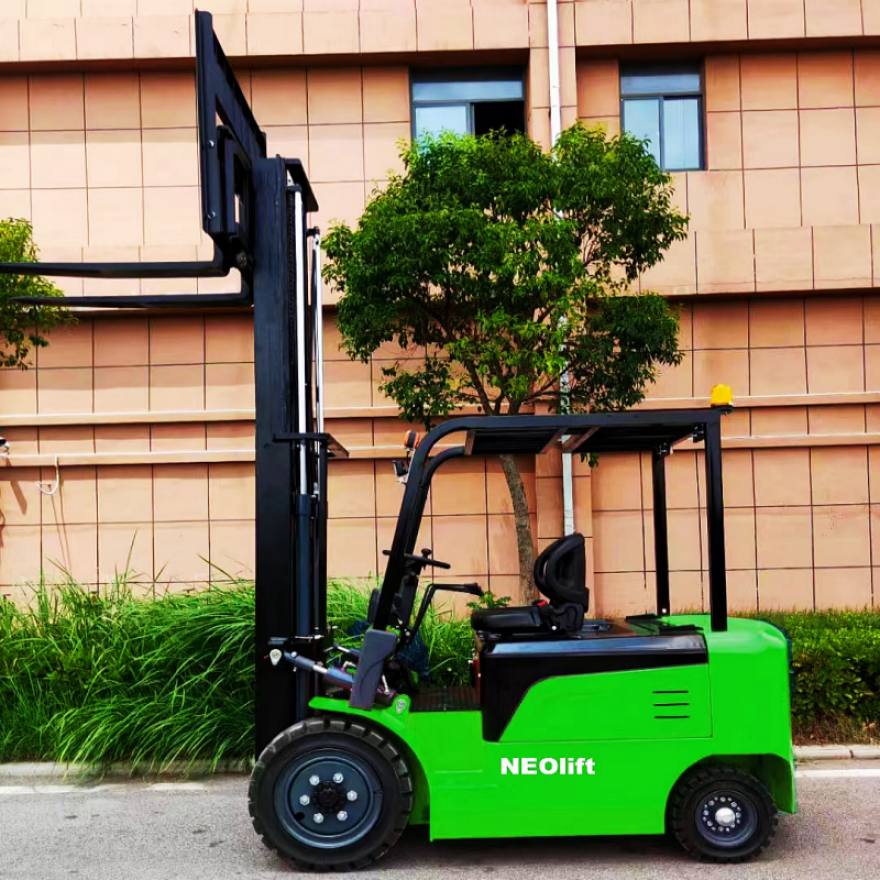 Electric battery forklift