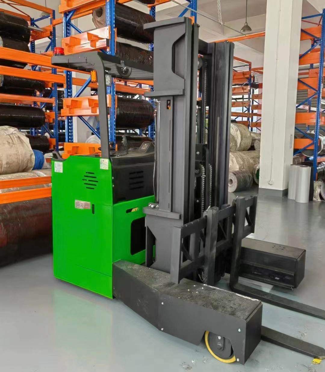 Application of 4-directional Reach Truck