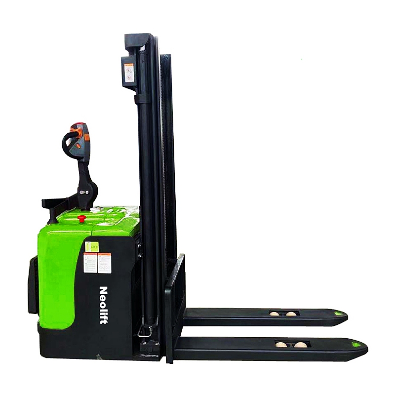 Electric pallet stacker 