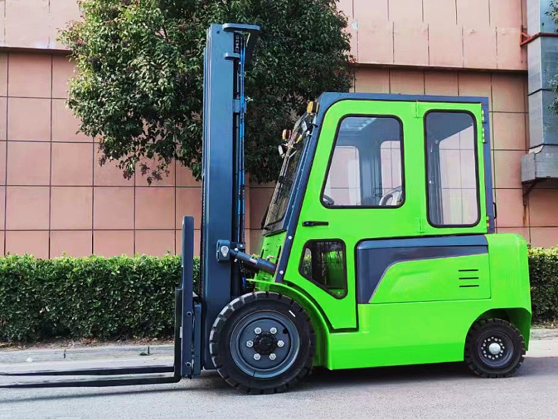 1 unité de chariot élévateur à batterie Li-ion NEOforklift personnalisé de 3 tonnes sera envoyée au client