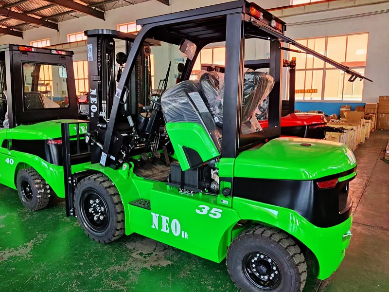 Mitsubishi-Powered Semi-Enclosed Cab Diesel Forklifts